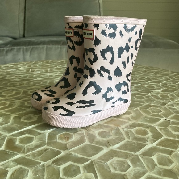 Hunter Original Kids First Classic Leopard Rain Boot (7) - Picture 2 of 10